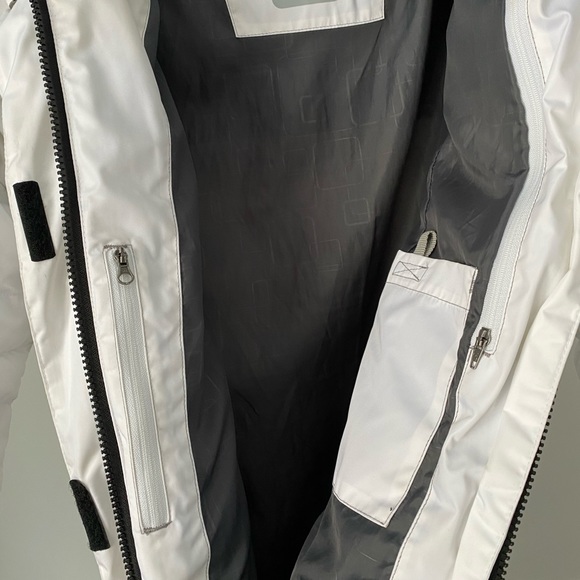 White winter jacket - Picture 4 of 5